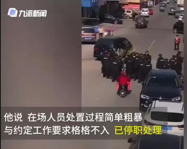 普法行动依法行政势在必行:老人遭多名制服人员抢甘蔗坐地痛哭休闲区蓝鸢梦想 - Www.slyday.coM 普法行动依法行政势在必行:老人遭多名制服人员抢甘蔗坐地痛哭休闲区蓝鸢梦想 - Www.slyday.coM