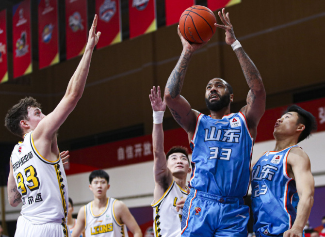 原创（湖人重新签约库克）湖人队库克为什么不上场，(图1)