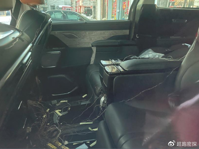 外观大气,身材魁梧,魏牌全新商务车竞争腾势D9