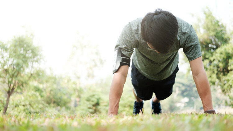 实话实说：经常做俯卧撑的人，3大好处不会太久到，男人可以试试