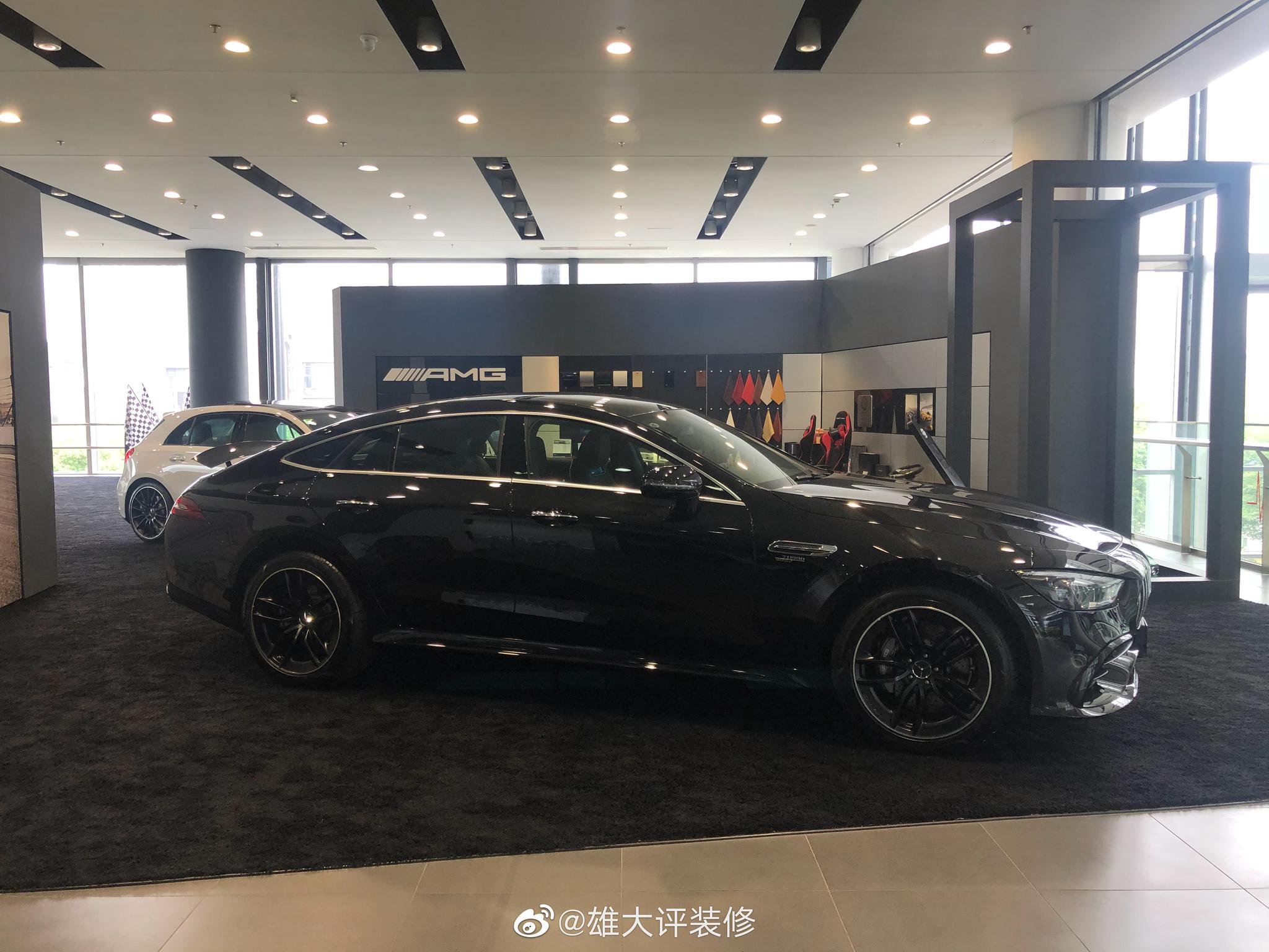 一早来做保养.....顺便看看AMG.....速度与激情