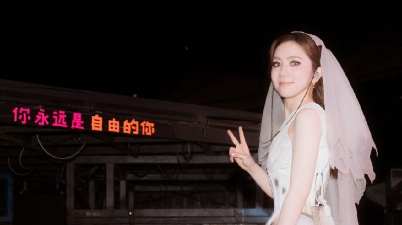 邓紫棋获吉尼斯世界纪录 邓紫棋获吉尼斯世界纪录