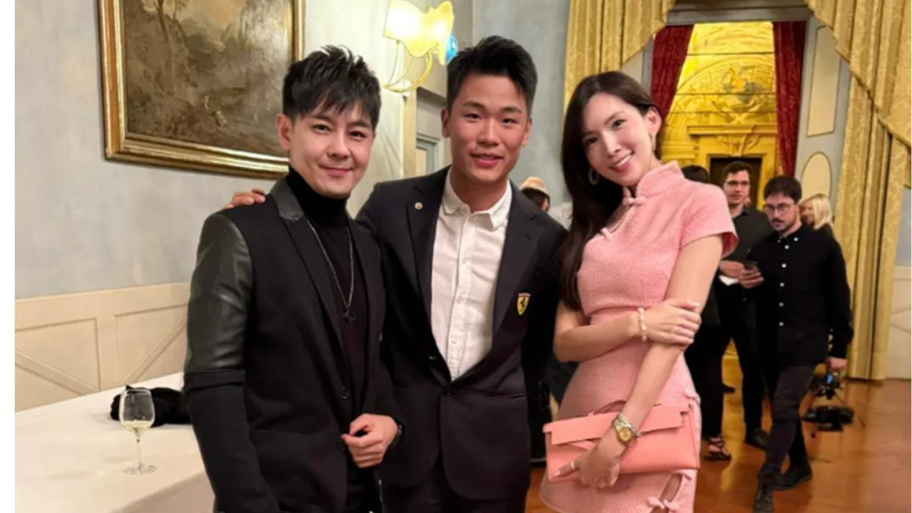 51岁林志颖携妻现身法拉利嘉年华！陈若仪身粉色旗袍