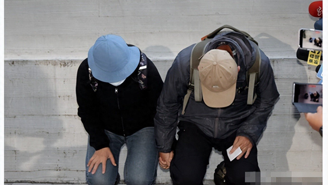 张文父母下跪道歉