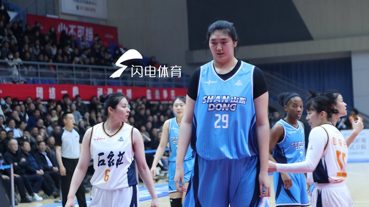 女篮2.26米巨人，首次没得分遭省队弃用，球迷：宫导还敢征召她吗？