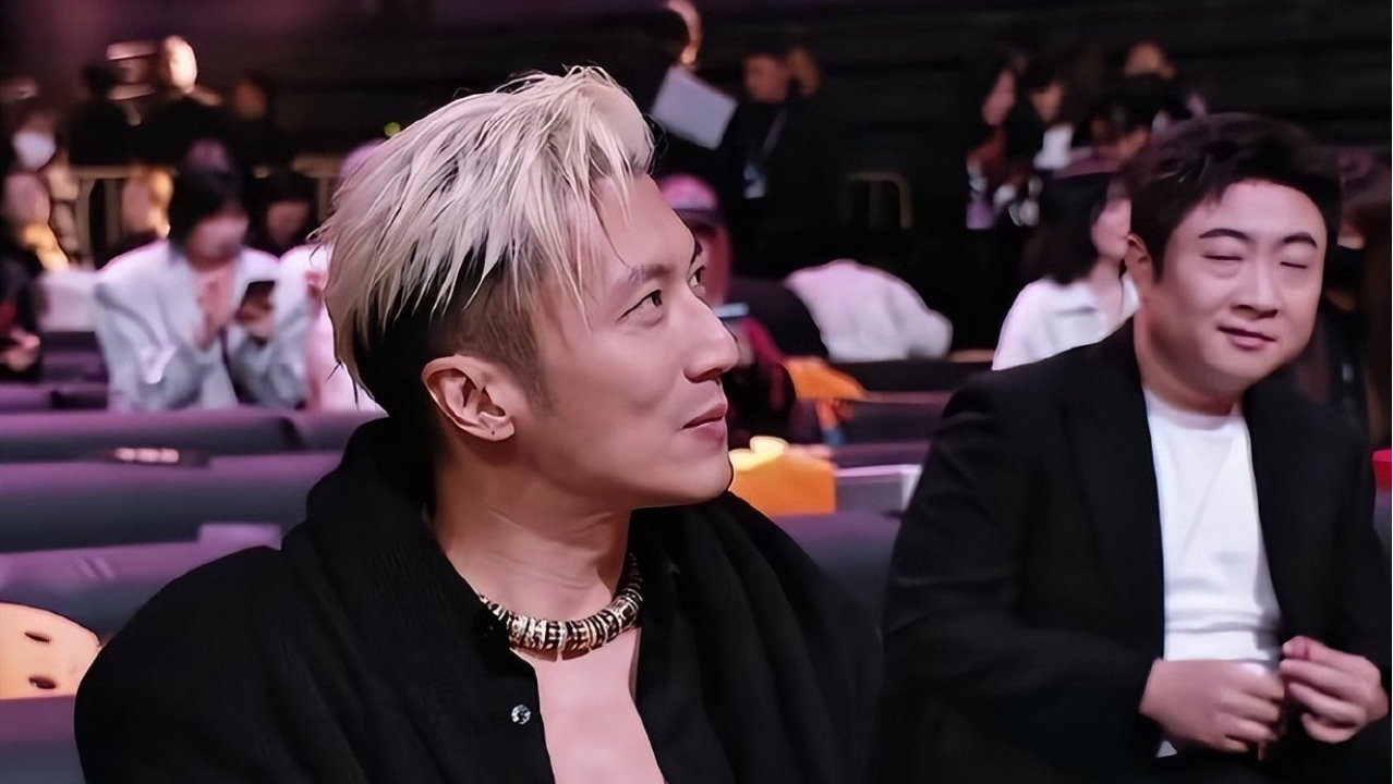 乔杉回应斜瞪谢霆锋：我没不屑他，我没看他