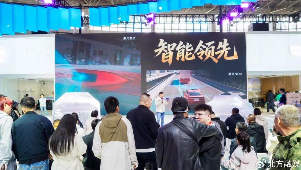 国庆同框首秀来了！吉利中国星PLUS旗舰双车登陆呼和浩特十一惠民车展