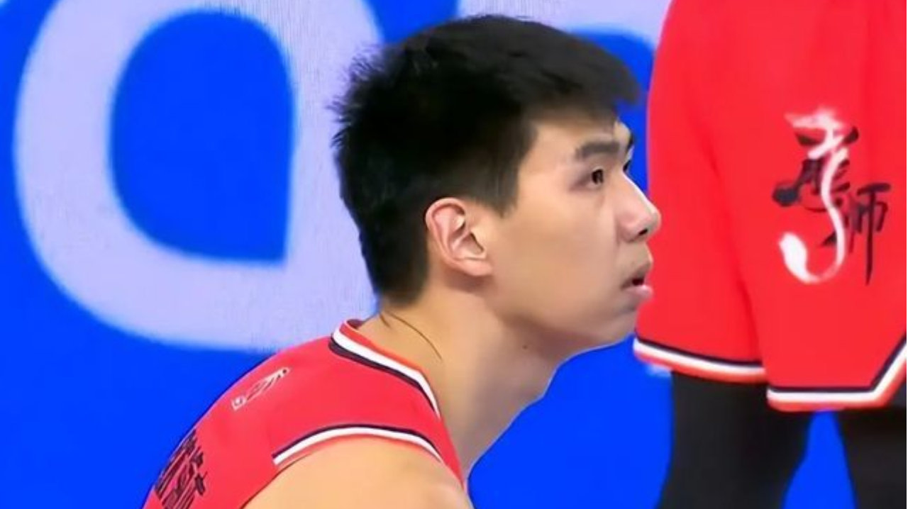 20分钟14分7板！被新东家主帅公开称赞，2.26米神塔离开广东队做对了