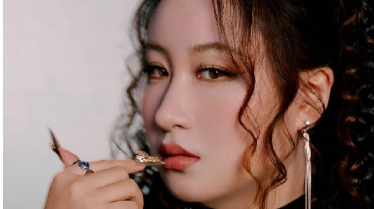 李川跨年现场求婚锤娜丽莎，事后锤娜丽莎回应：恭喜你啦，李川