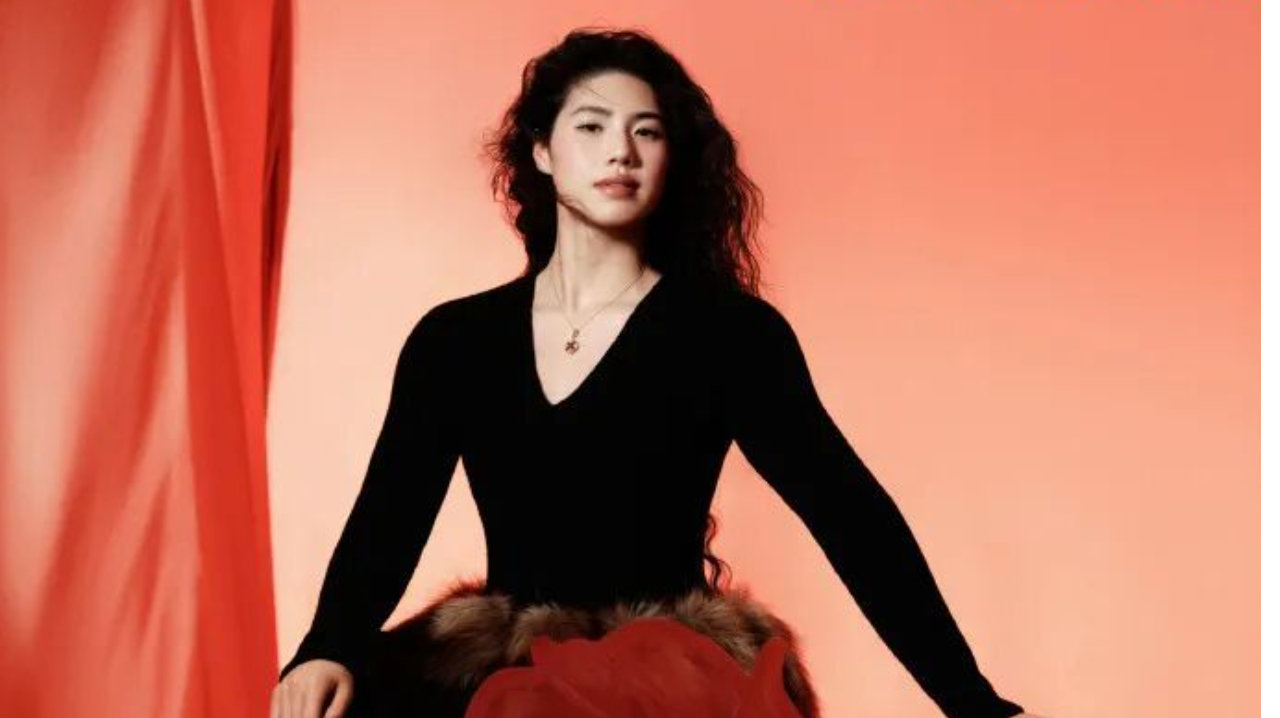 张雨霏 × TRENDMO｜蝶后上岸，把泳池浪花穿成繁花与蝶翼