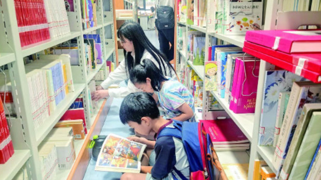 避暑“充电”两不误 西安各大图书馆暑期“一座难求”