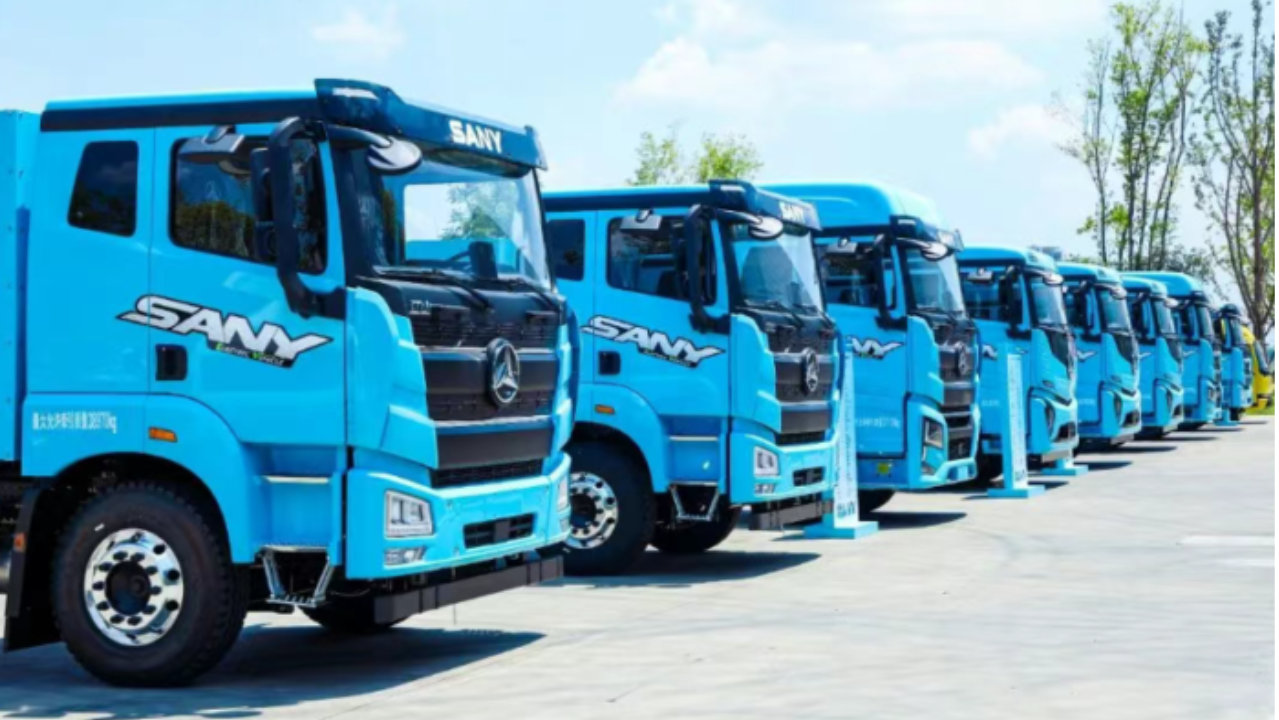 新能源重卡爆款前十独占三席，2025三一充电重卡太牛了！