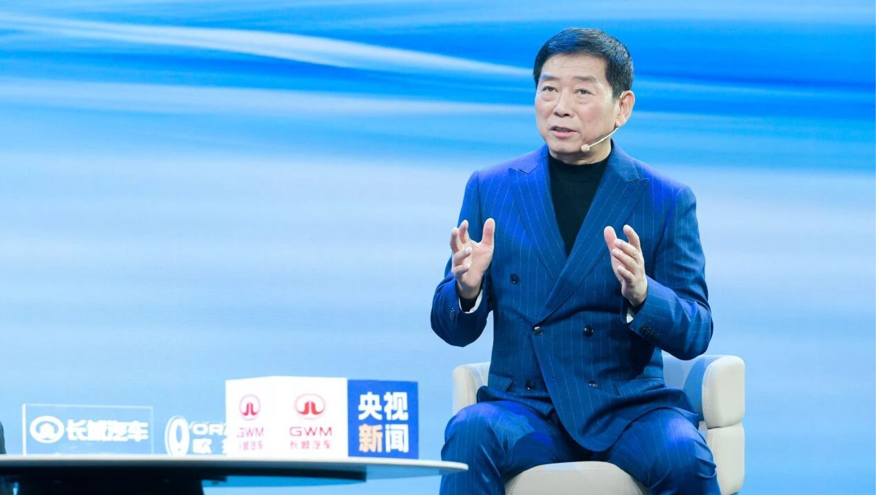 魏建军，想从跌倒的地方爬起来