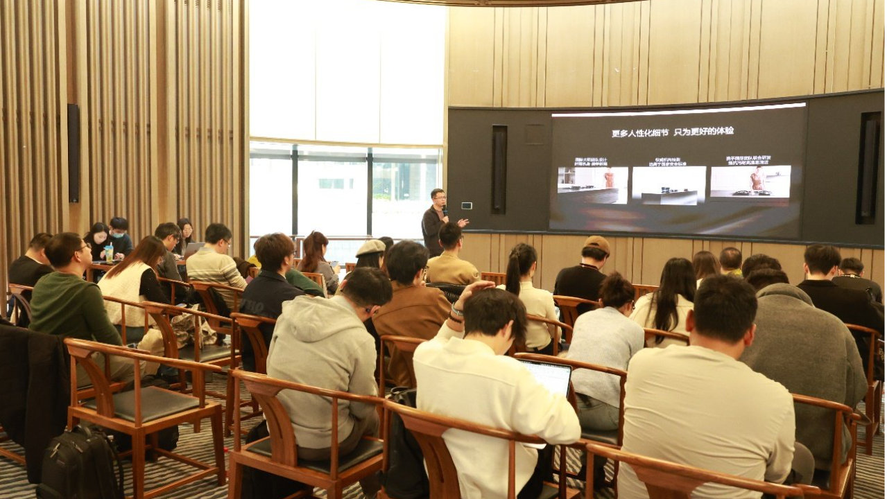 大家庭出行首选！“AI全场景家庭旗舰MPV”吉利银河V900 惊艳上市