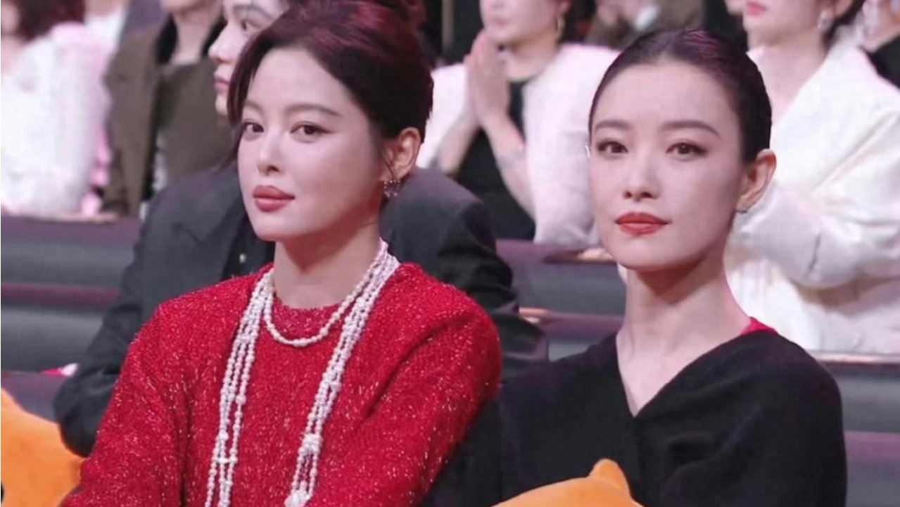 杨幂换座越扒越有！辛芷蕾倪妮聊天，嘴型疑似谈座位，表情太精彩