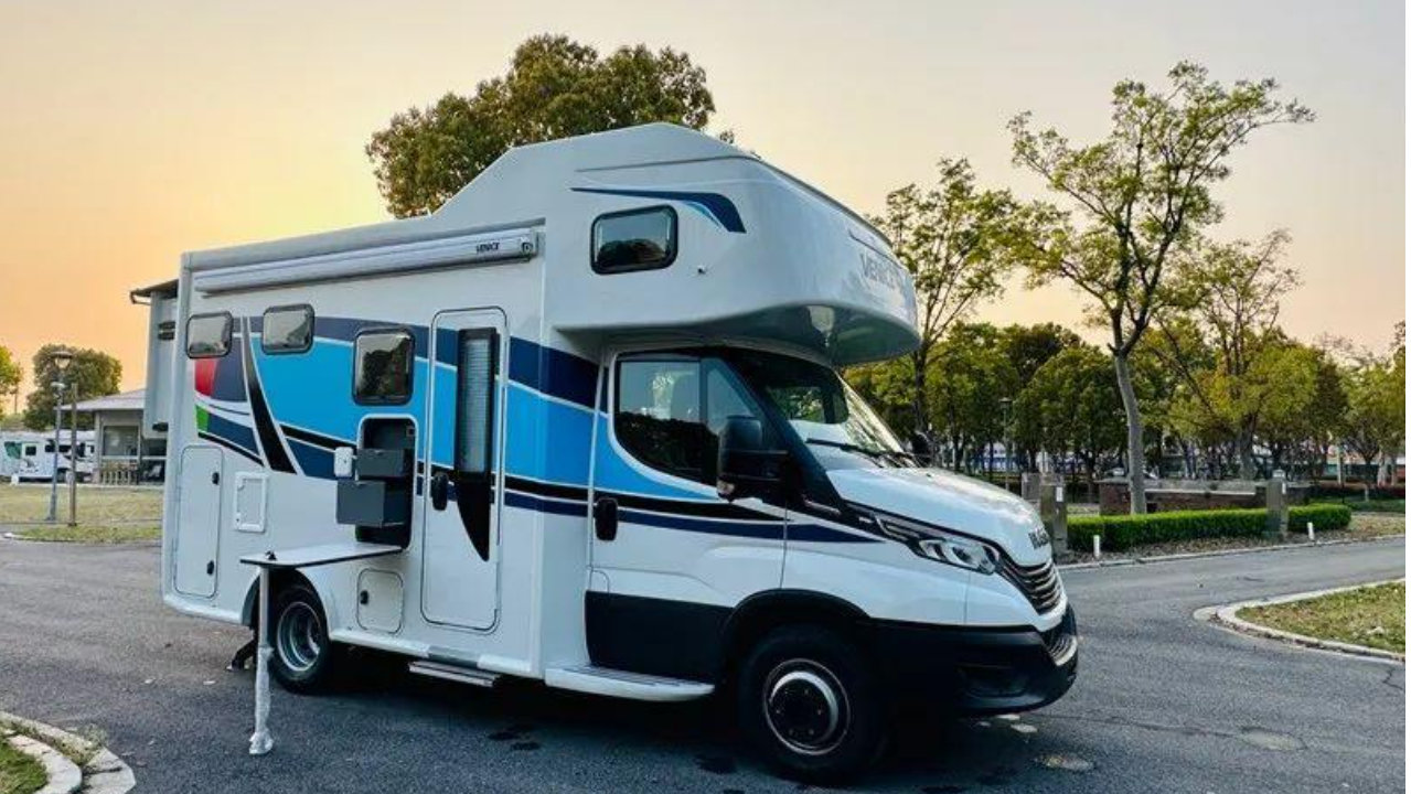 依维柯6.5吨底盘打造，威尼斯V6双拓展房车，3月6日亮相成都房车展