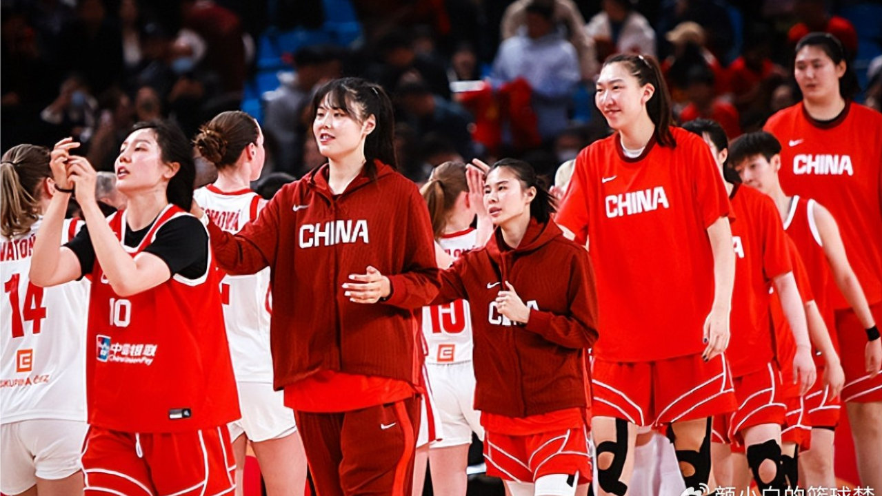 女篮四大中锋归位！宫鲁鸣甜蜜烦恼怎排兵？陈明伶改PF留12人名单？