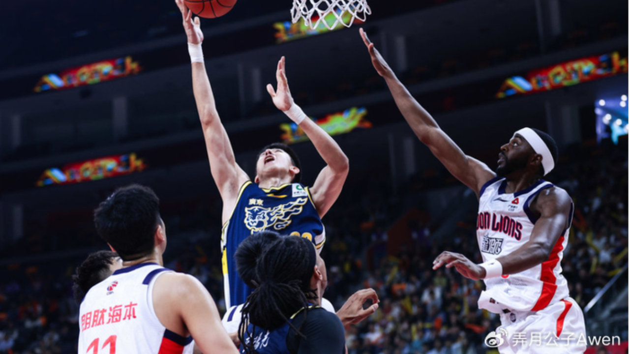 0分0板3犯规！不止徐昕焦泊乔，CBA状元郎也被杜锋用废了