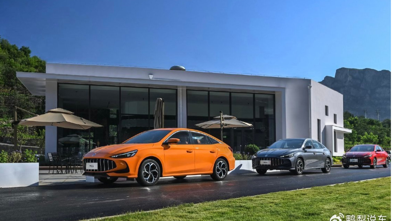 手头紧，不到10万想买家用代步车，这两款经济耐用养车不贵