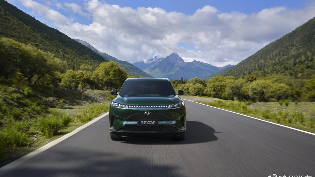 建议2孩家庭开的三款车，采用2+2+2座椅布局， 价格不高 安全配置多