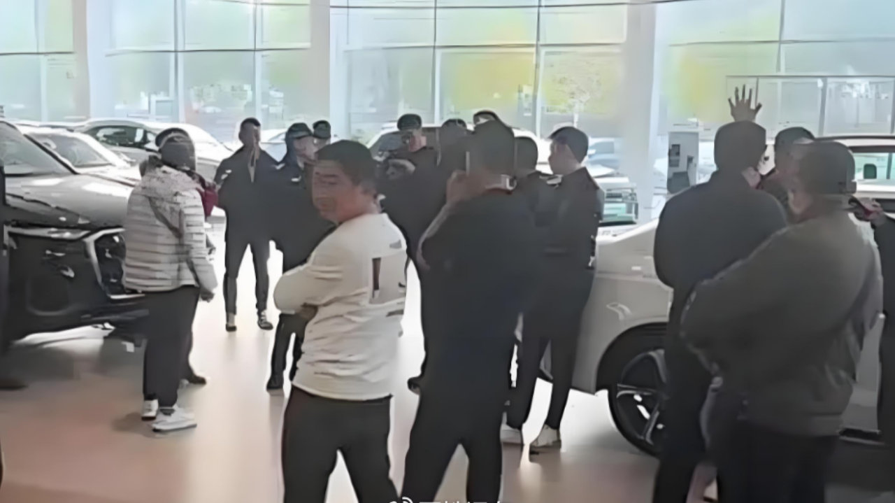 经销商陆续退网闭店，买车选直营还是4S店更安全？