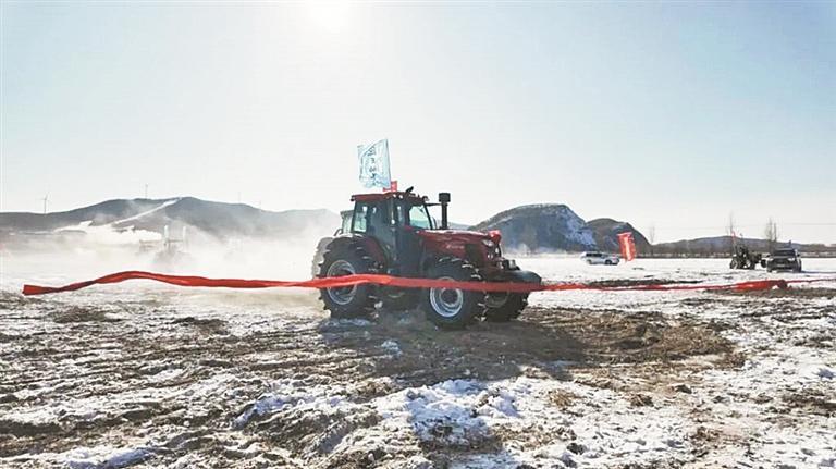 “冰超”·郊区拖拉机雪地趣味赛燃情冬日