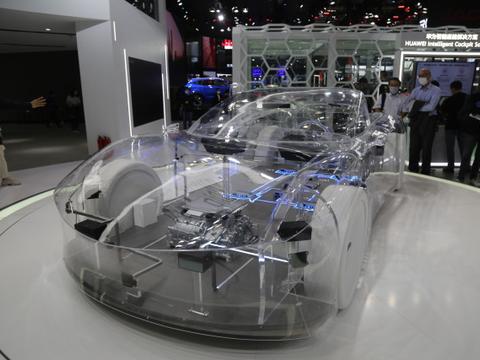 华为“水晶车”惊艳亮相，绽放科技之美！