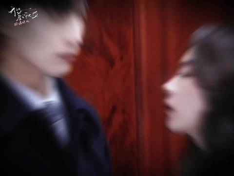 前方高能请注意！是谁在电梯里悄悄吻上了