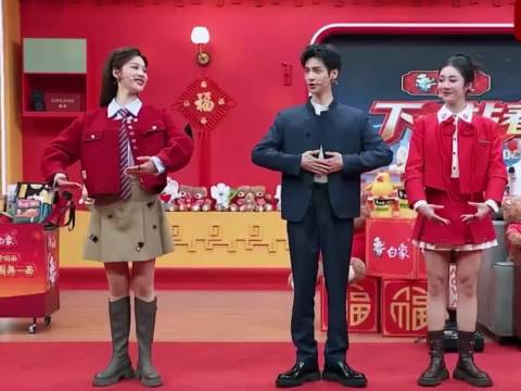 想象一下，这么帅的老师教我的孩子，我会一直盯着老师看，哈哈哈哈 罗云熙