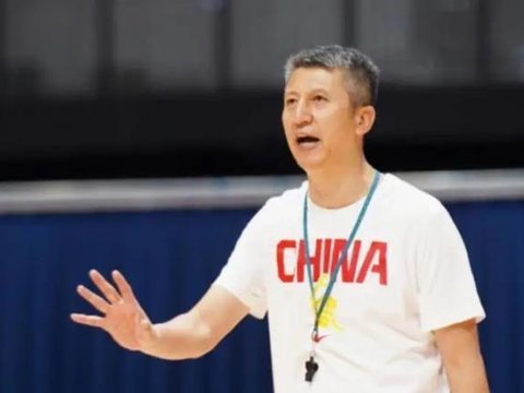 男篮公布对阵台北12人名单，胡明轩仍被弃用，张镇麟惹争议