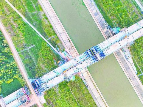 淮桐高速引江济淮 特大桥冲刺全桥合龙