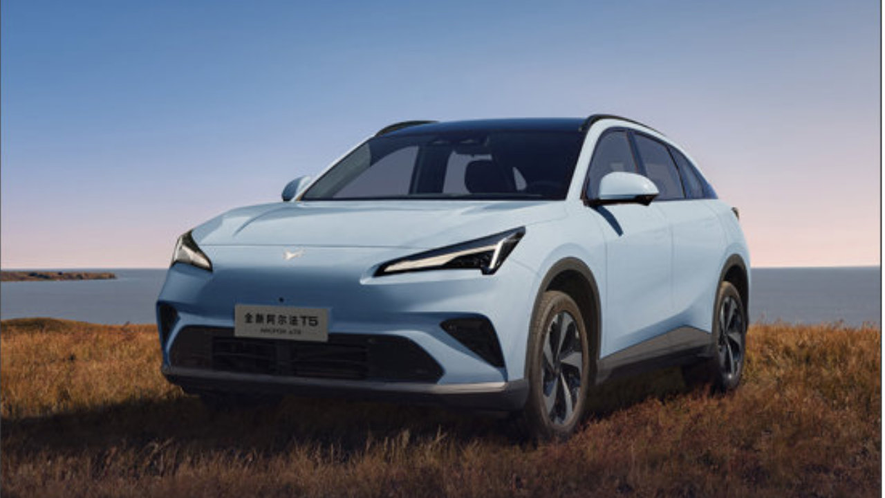 质选车：极狐阿尔法T5主打智能舒适平权