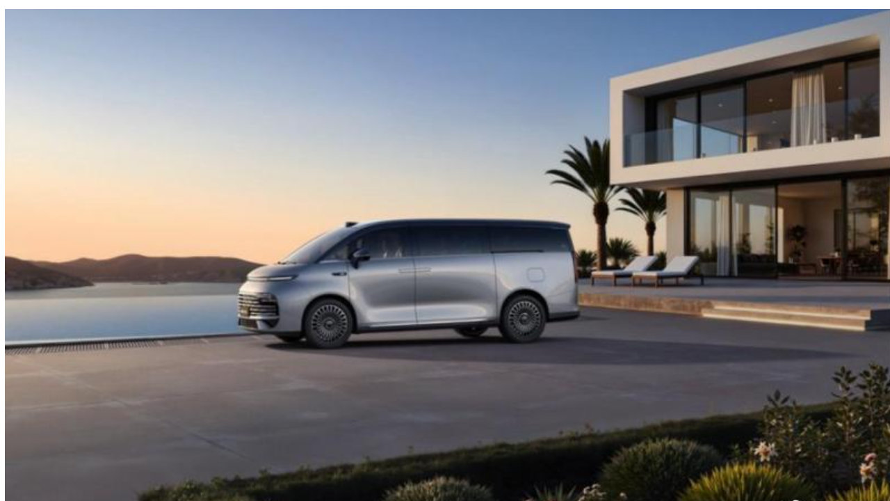 26.98万起，银河V900用“超级增程”与“空间平权”挑战豪华MPV市场