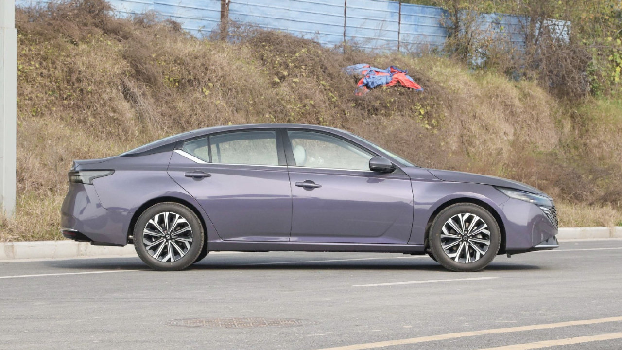 天籁跌至9万，长超4米9，配2.0L+CVT，日产不要“面子”了？