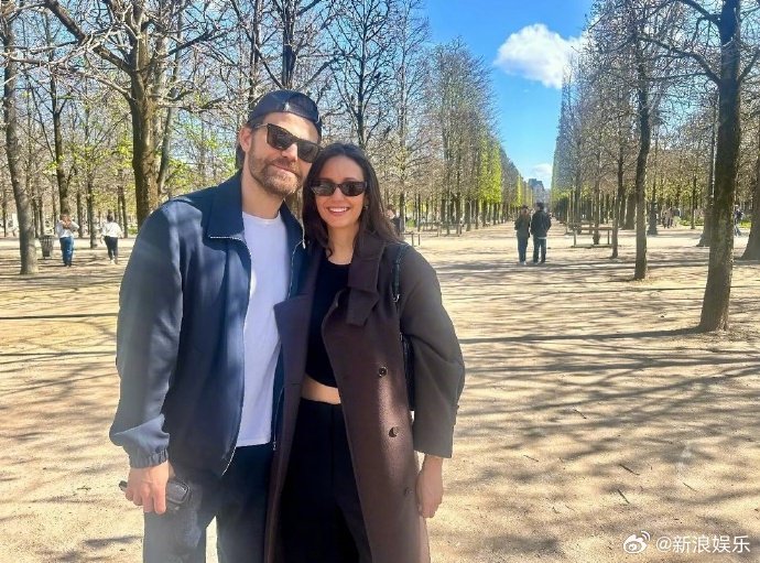 吸血鬼日记男女主巴黎公园惊喜重逢