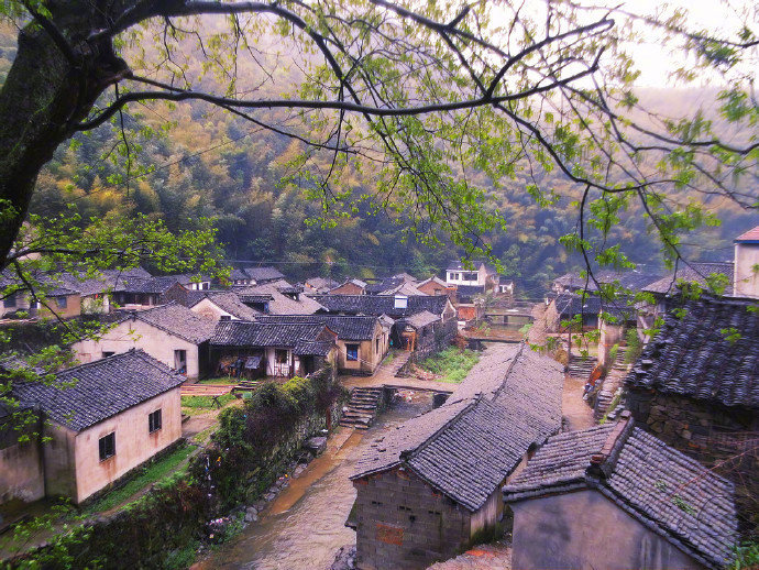 余姚冠佩村,古朴古典的房子,一股淳朴和谐的气氛扑来.