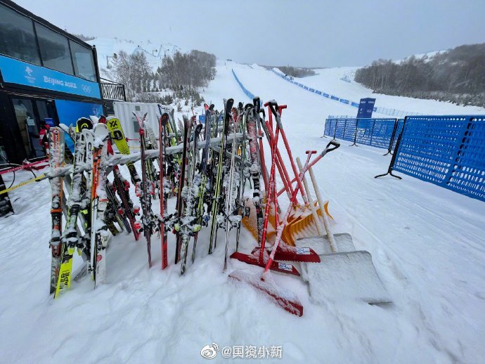 一场雪满大街都是雪容融