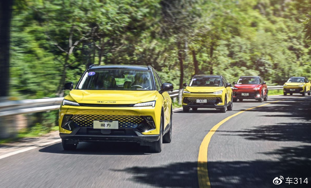 燃油SUV新黑马?北汽魔方对比欧尚Z6 诠释年轻出行潮流