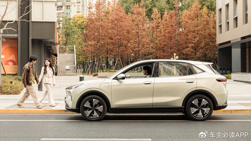 8.88万实现秋游自由！家庭续航首选奔腾悦意03畅享版