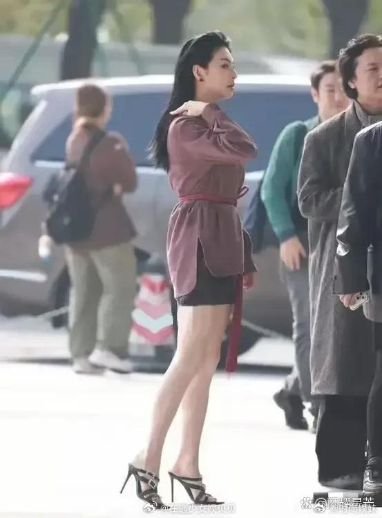 宁静称张雨绮全身散发肉香，本人高瘦肤白五官精致