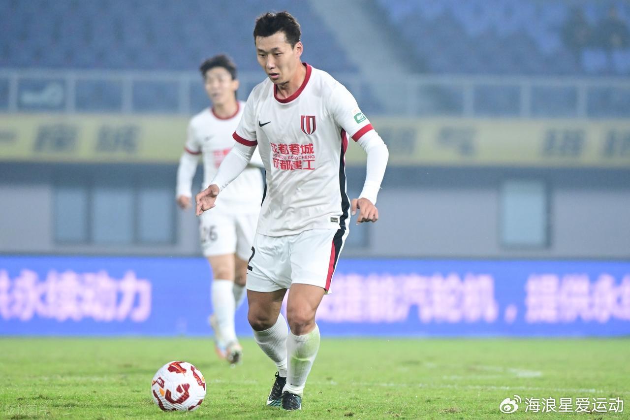 当争冠豪强启动针对性补强，李扬转会海港将如何重塑中超争冠格局？