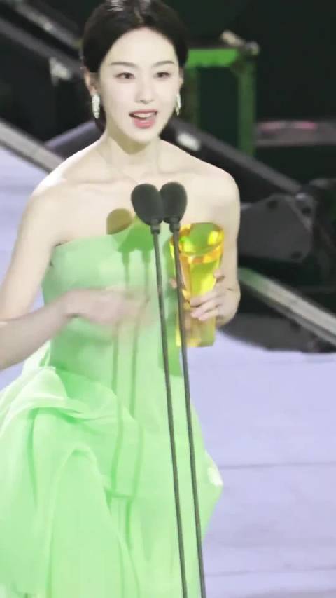陈都灵获奖感言满满的高智感！这就是演艺圈的学霸吗！