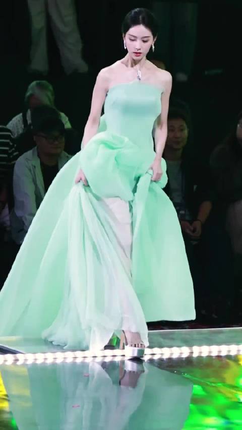 童话公主 陈都灵 拍摄现场直击 时尚穿搭 仙气飘飘