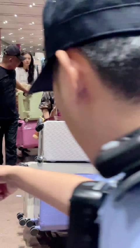 花少7李沁张晚意龚俊等机场出发赴伊斯坦布尔录制