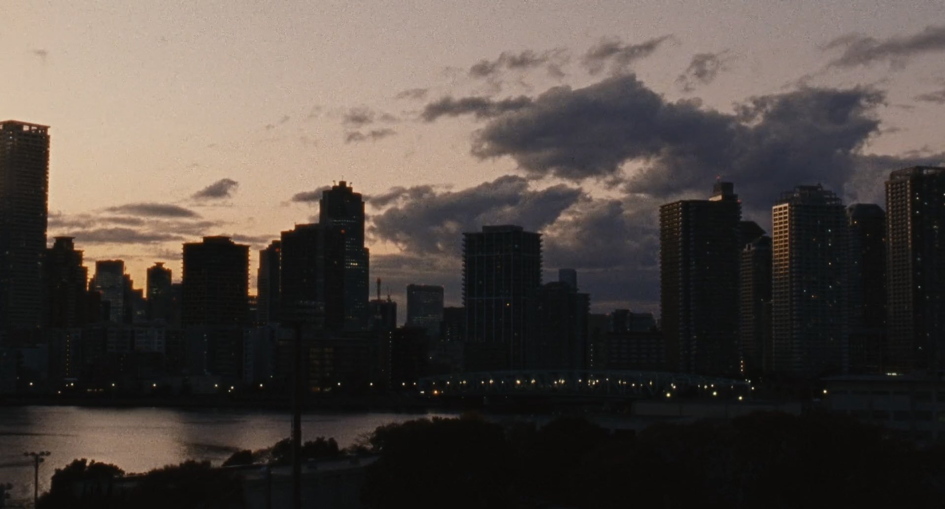 三宅唱新作《黎明的一切》展现孤独晨星