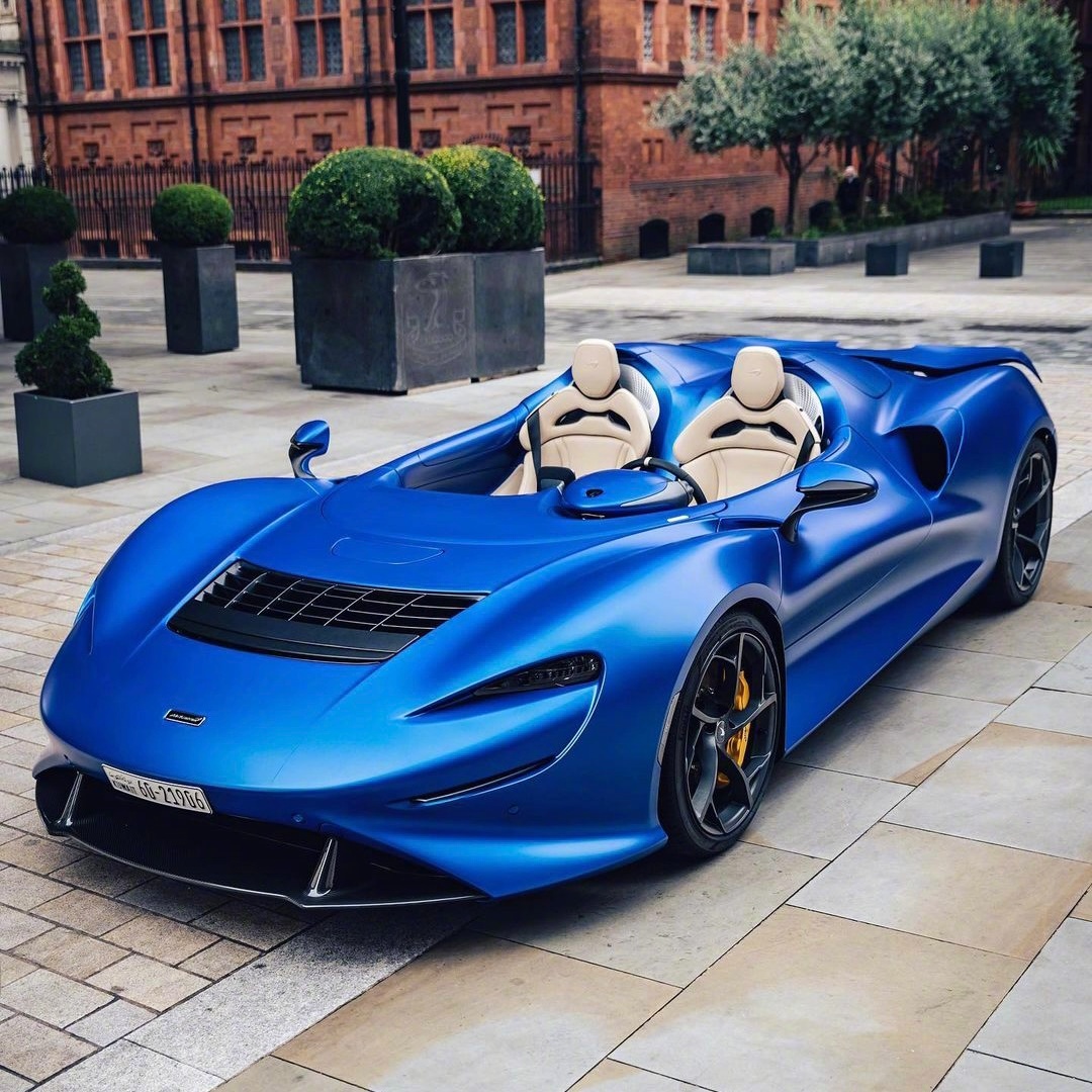 蓝色敞篷迈凯伦mclarenelva