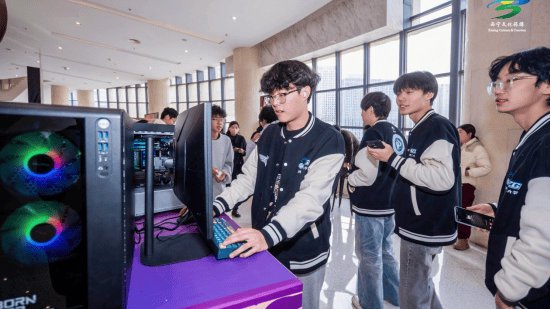 谁为中国电竞装上首颗“中国芯”？
