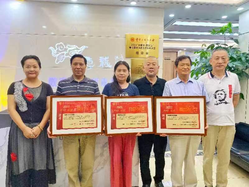 当代客观化“中国梦”形态缩影唤起“劳动者大军”凝视的概念