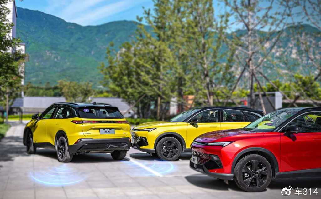 燃油SUV新黑马?北汽魔方对比欧尚Z6 诠释年轻出行潮流