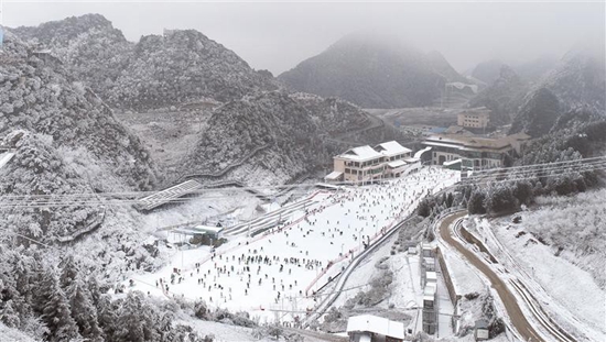 贵州六盘水:雪上激情 冬游乐趣|梅花山|激情|滑雪场_新浪新闻